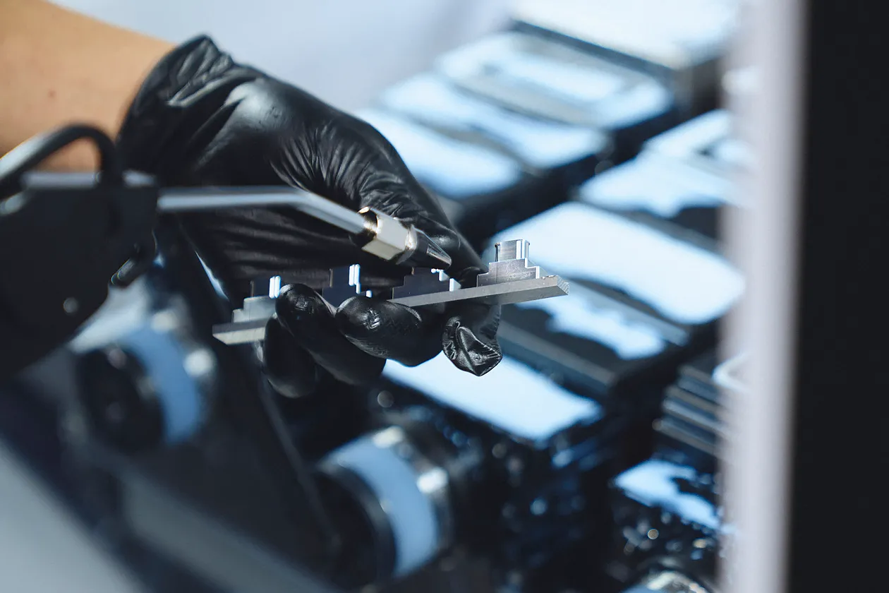 大物から小物まで幅広く対応できる一貫体制。短納期でも信頼に足る精度と品質をお届けします。